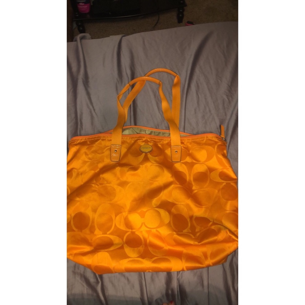 Large coach tote bag